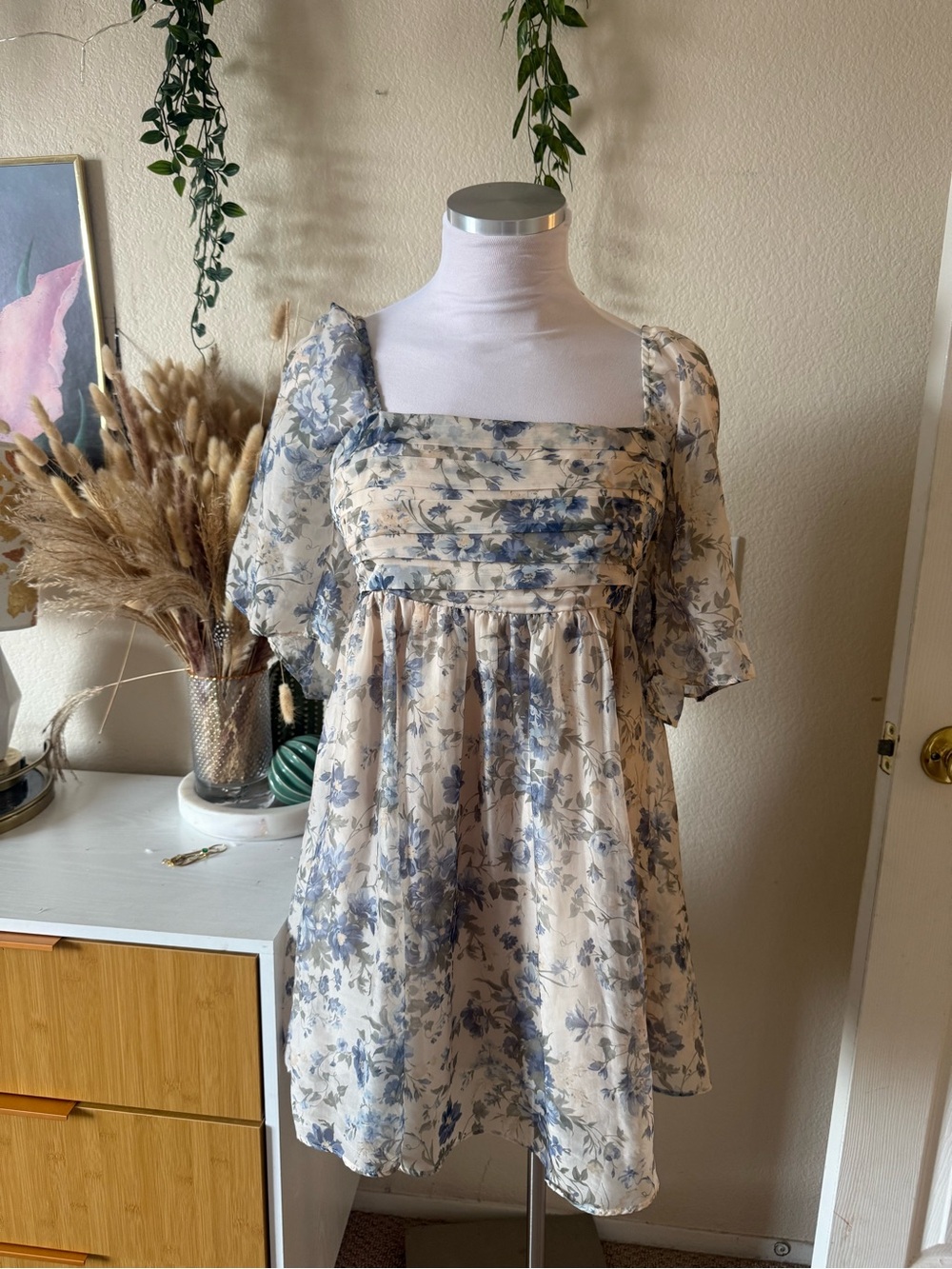 Abercrombie & Fitch Cream and Blue Floral Square-Neck Dress